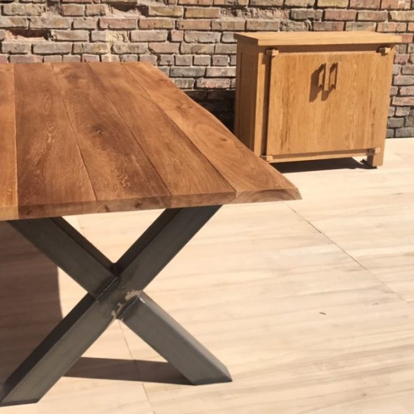 Mesa de madera para uso exterior